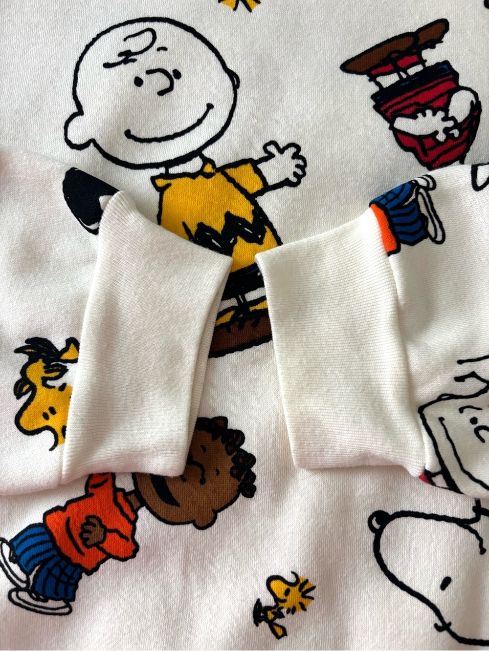 NWT Peanuts Snoopy & Friends White Sweatshirt Crewneck SZ L 11-13 Juniors - Picture 6 of 12